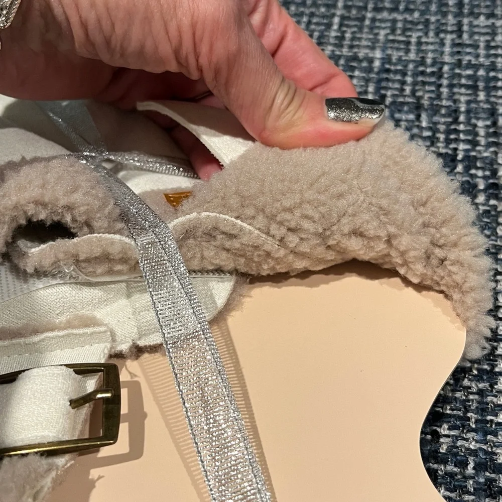 Dog jacket Sherpa lined with buckle neck closure. Cream color tan detailing. XS